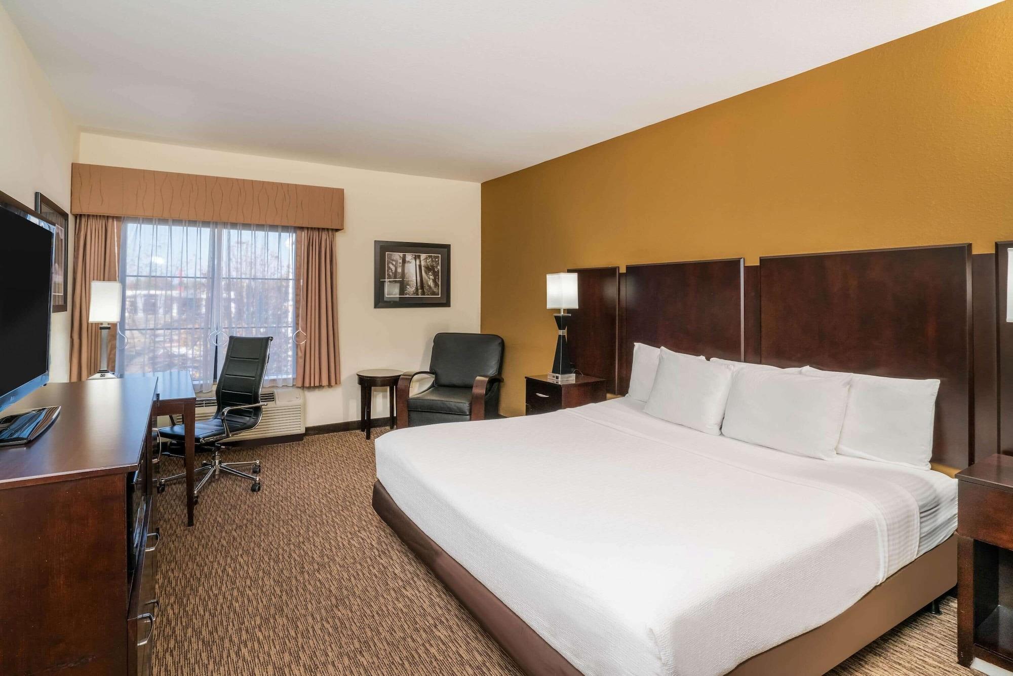 La Quinta By Wyndham Wolfchase Hotel
