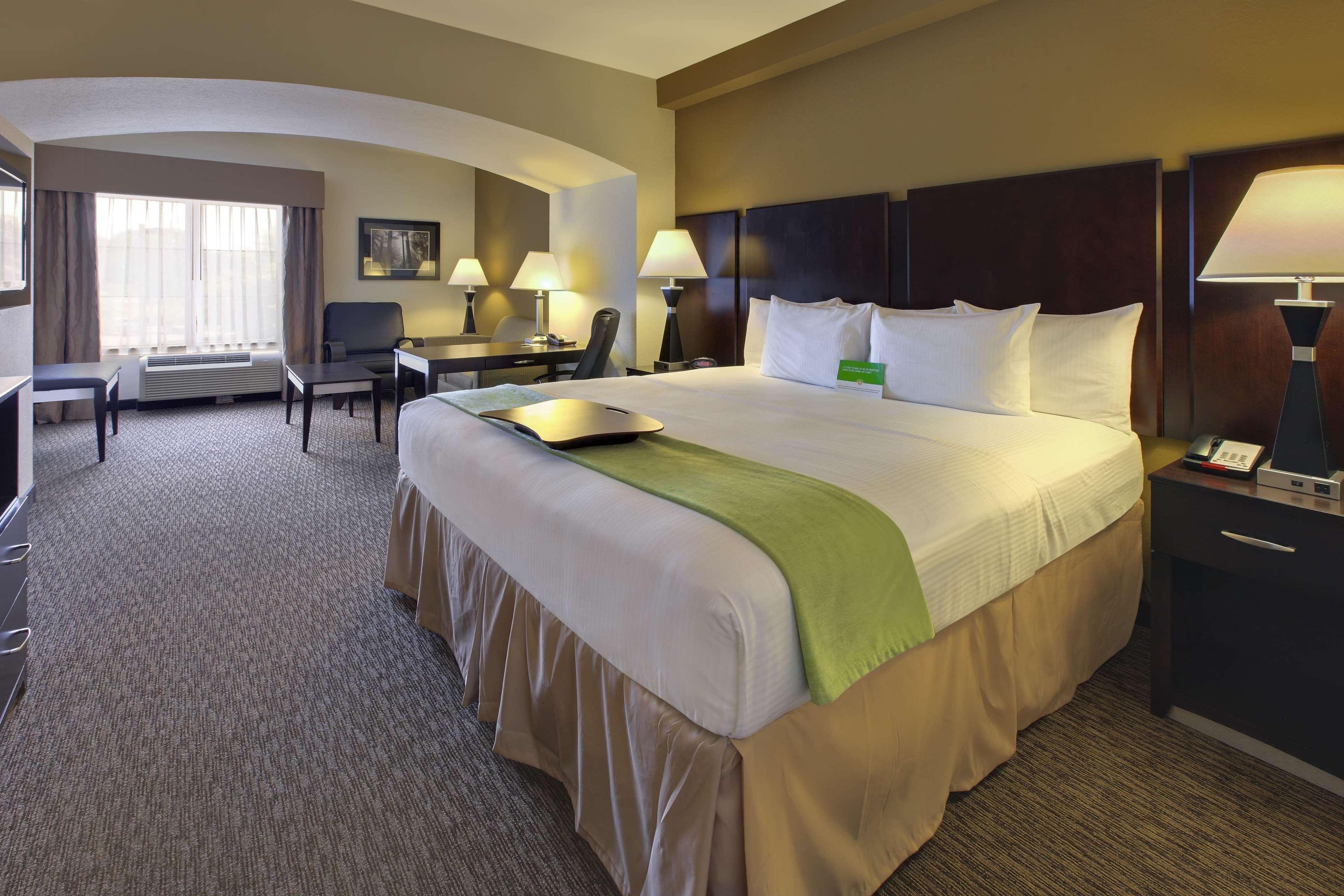 La Quinta By Wyndham Wolfchase Hotel