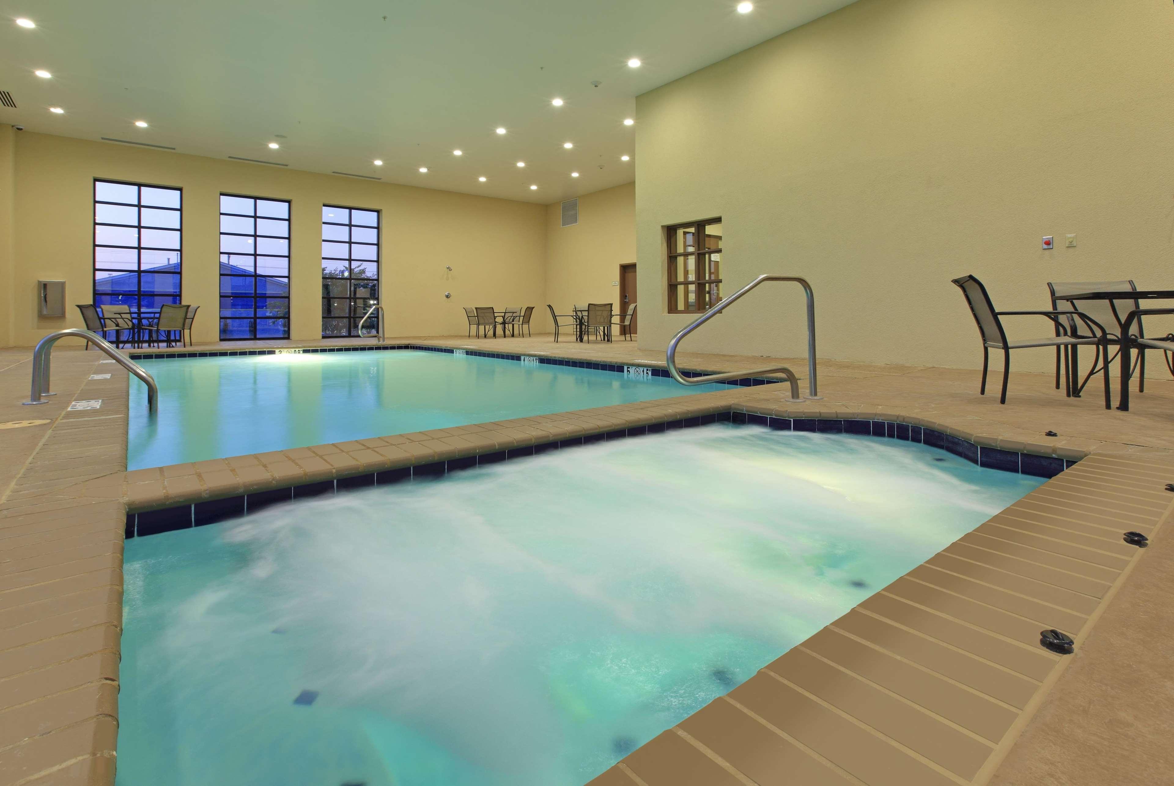 Hotel La Quinta By Wyndham Wolfchase 3*