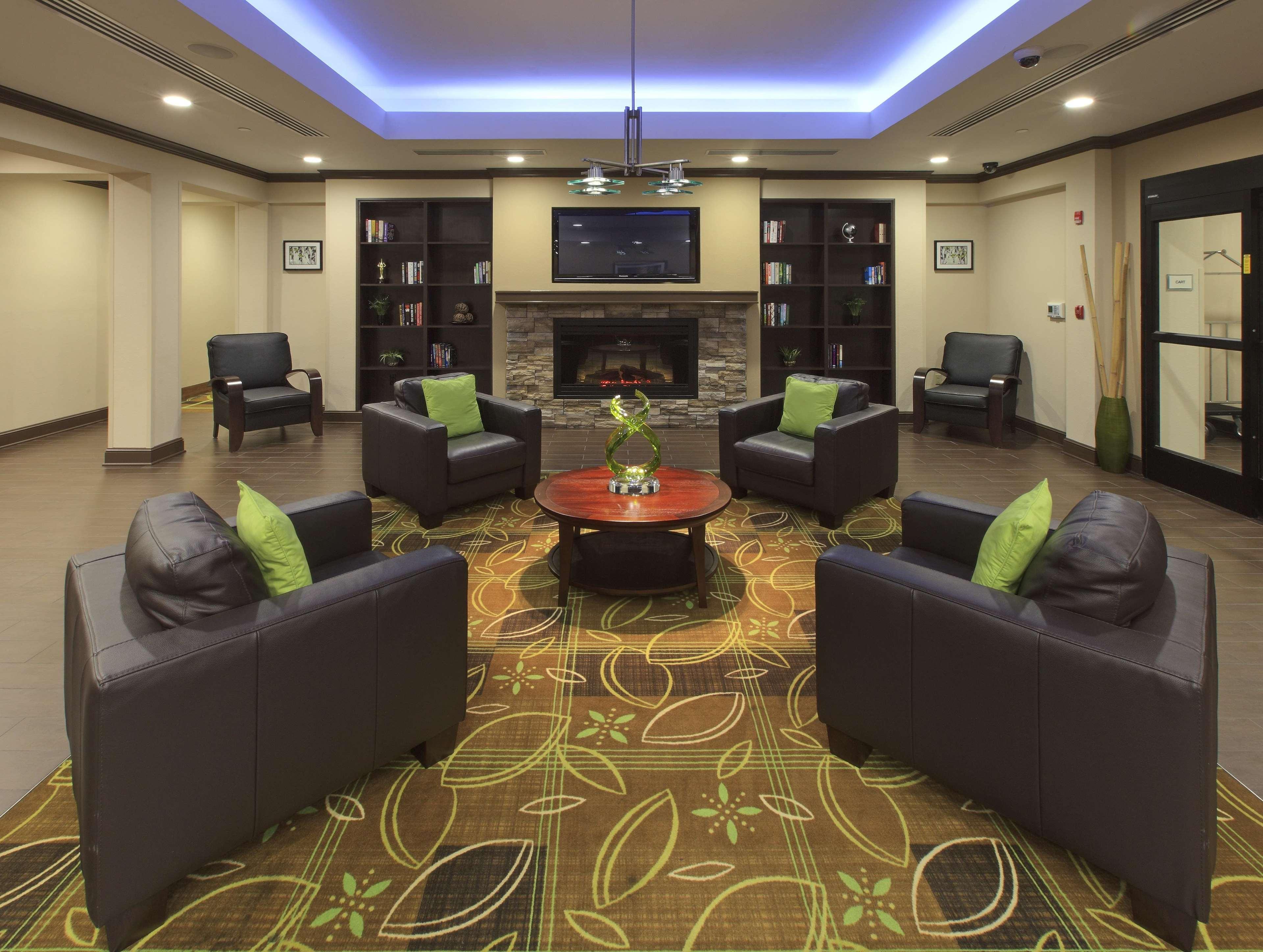 La Quinta By Wyndham Wolfchase Hotel