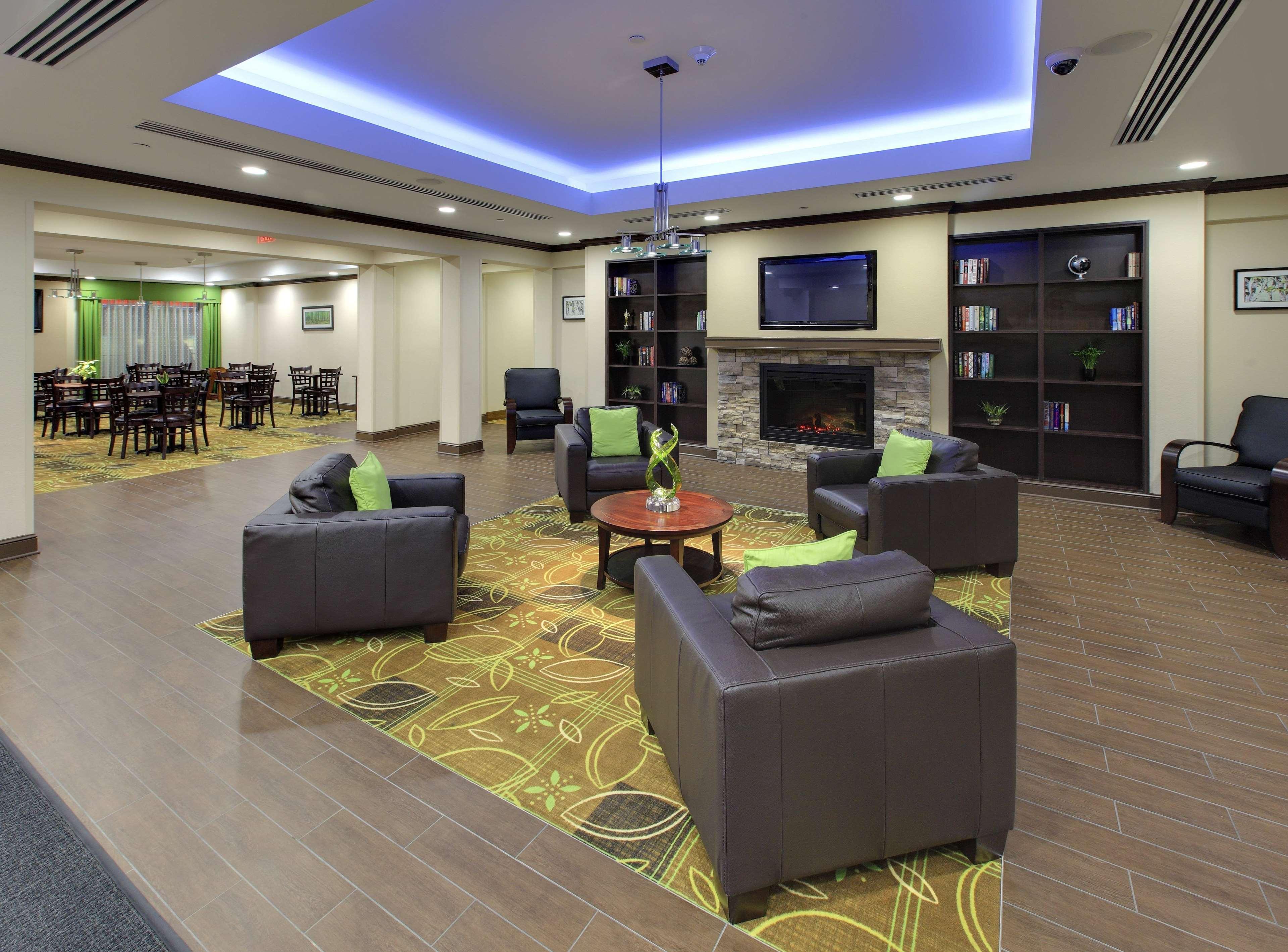 La Quinta By Wyndham Wolfchase Hotel 3*