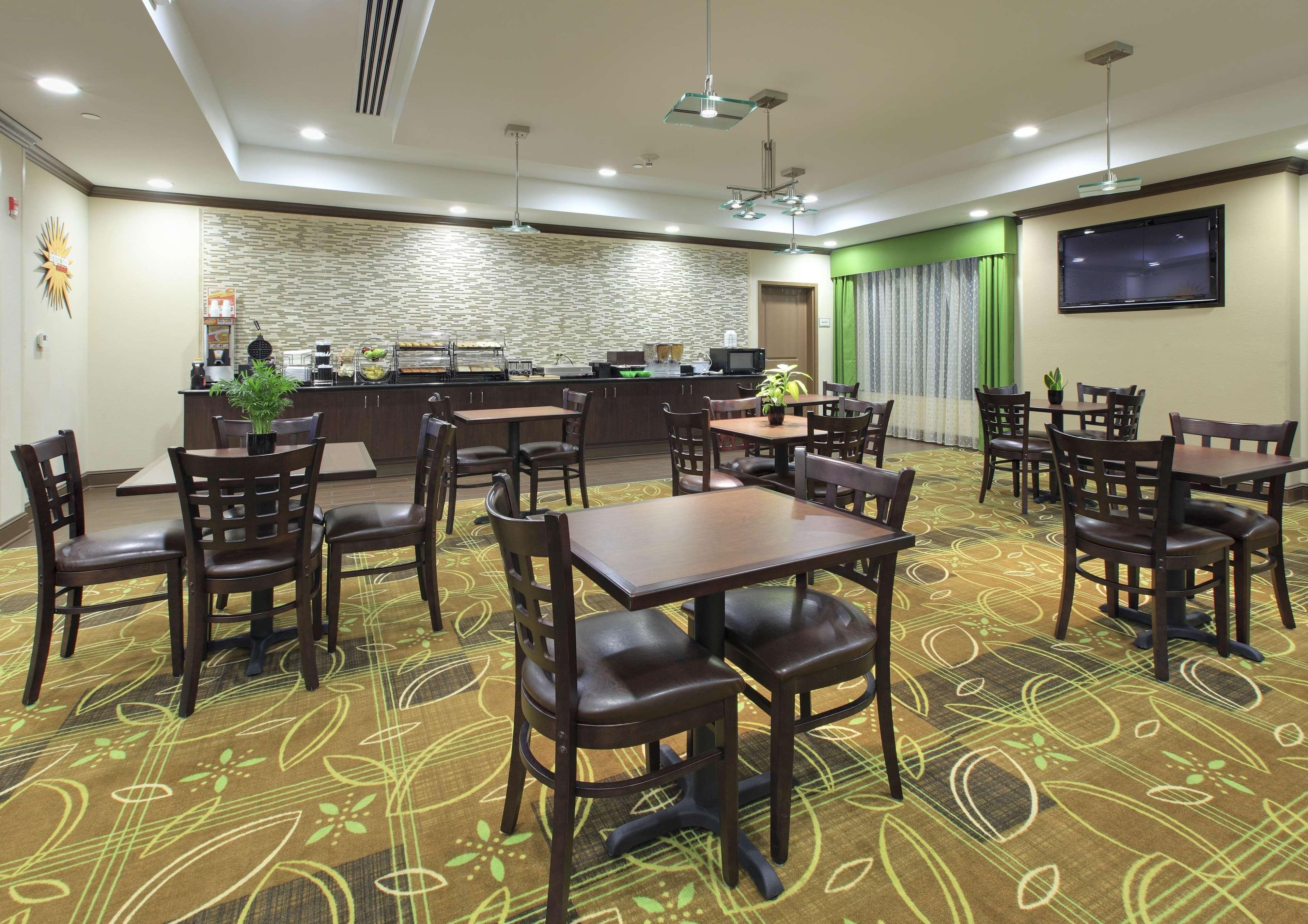 Hotel La Quinta By Wyndham Wolfchase 3*