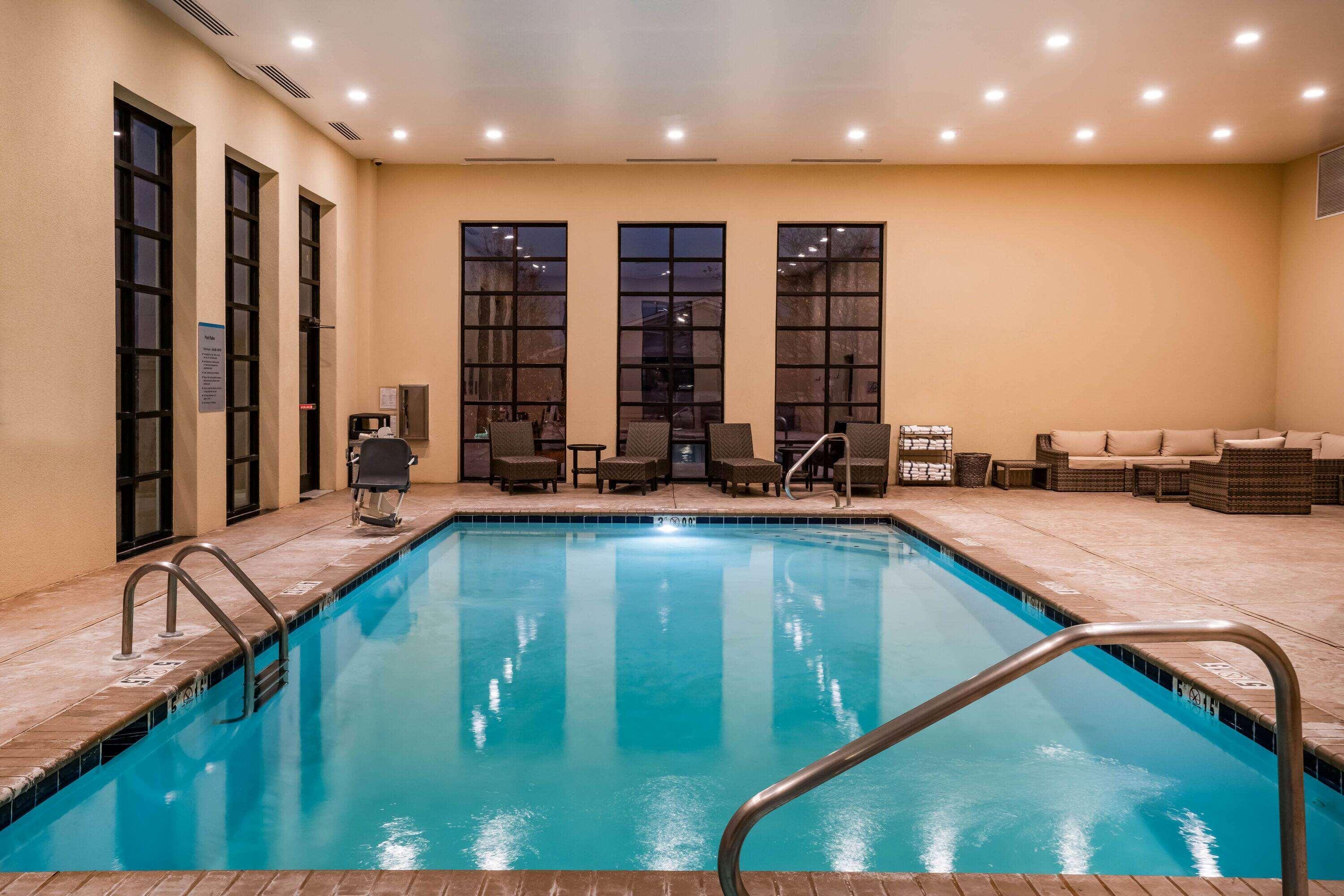 La Quinta By Wyndham Wolfchase Hotel 3*