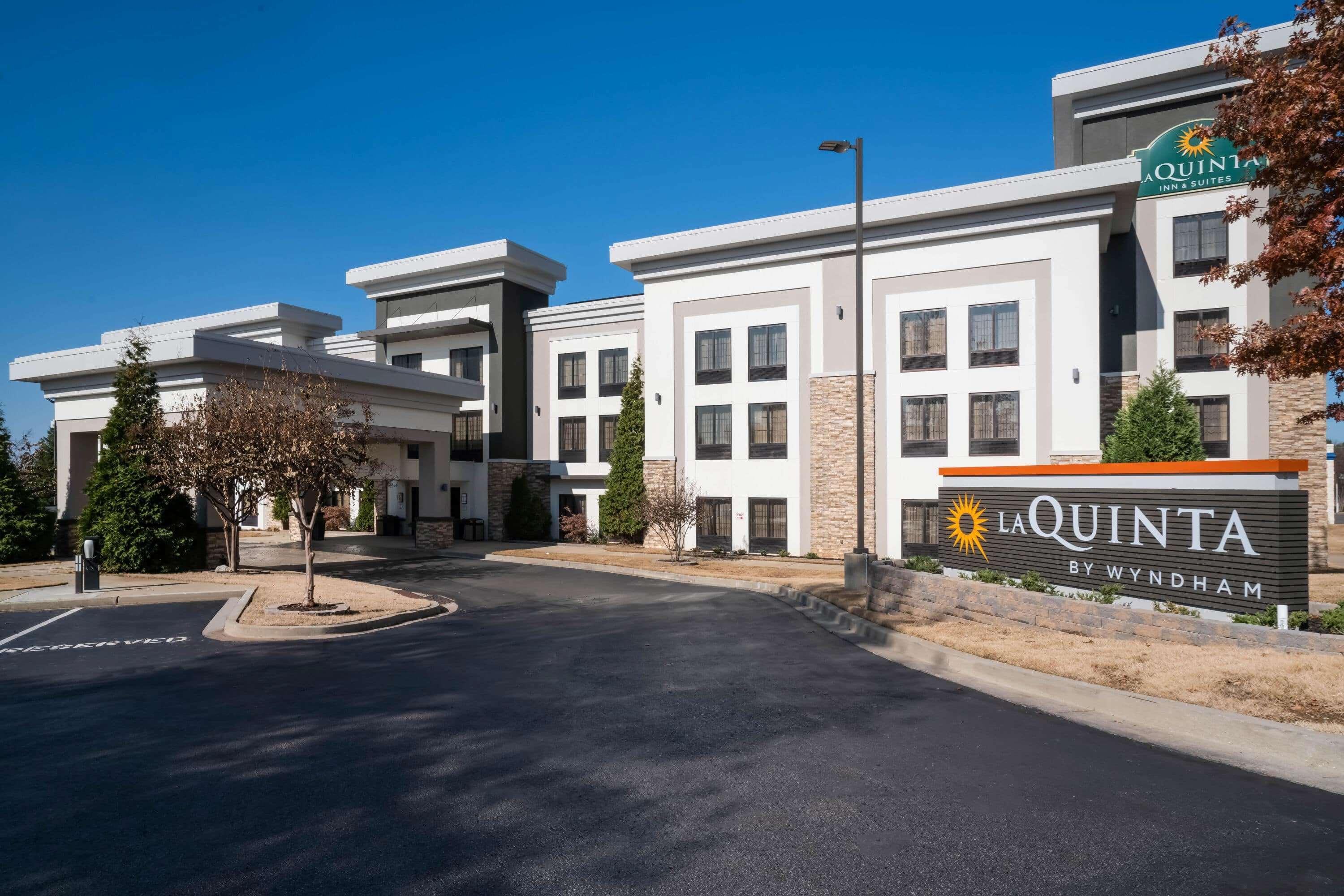 Hotel La Quinta By Wyndham Wolfchase 3*