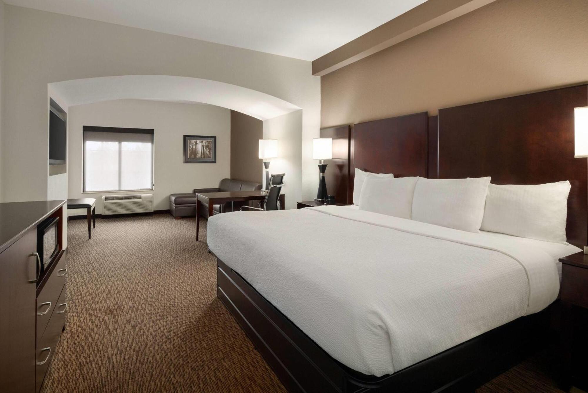 La Quinta By Wyndham Wolfchase Hotel 3*