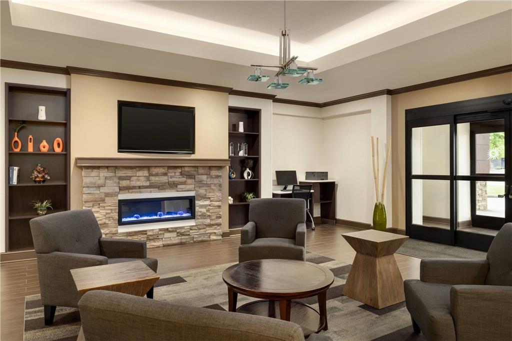 La Quinta By Wyndham Wolfchase Hotel