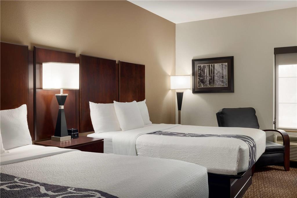 La Quinta By Wyndham Wolfchase Hotel